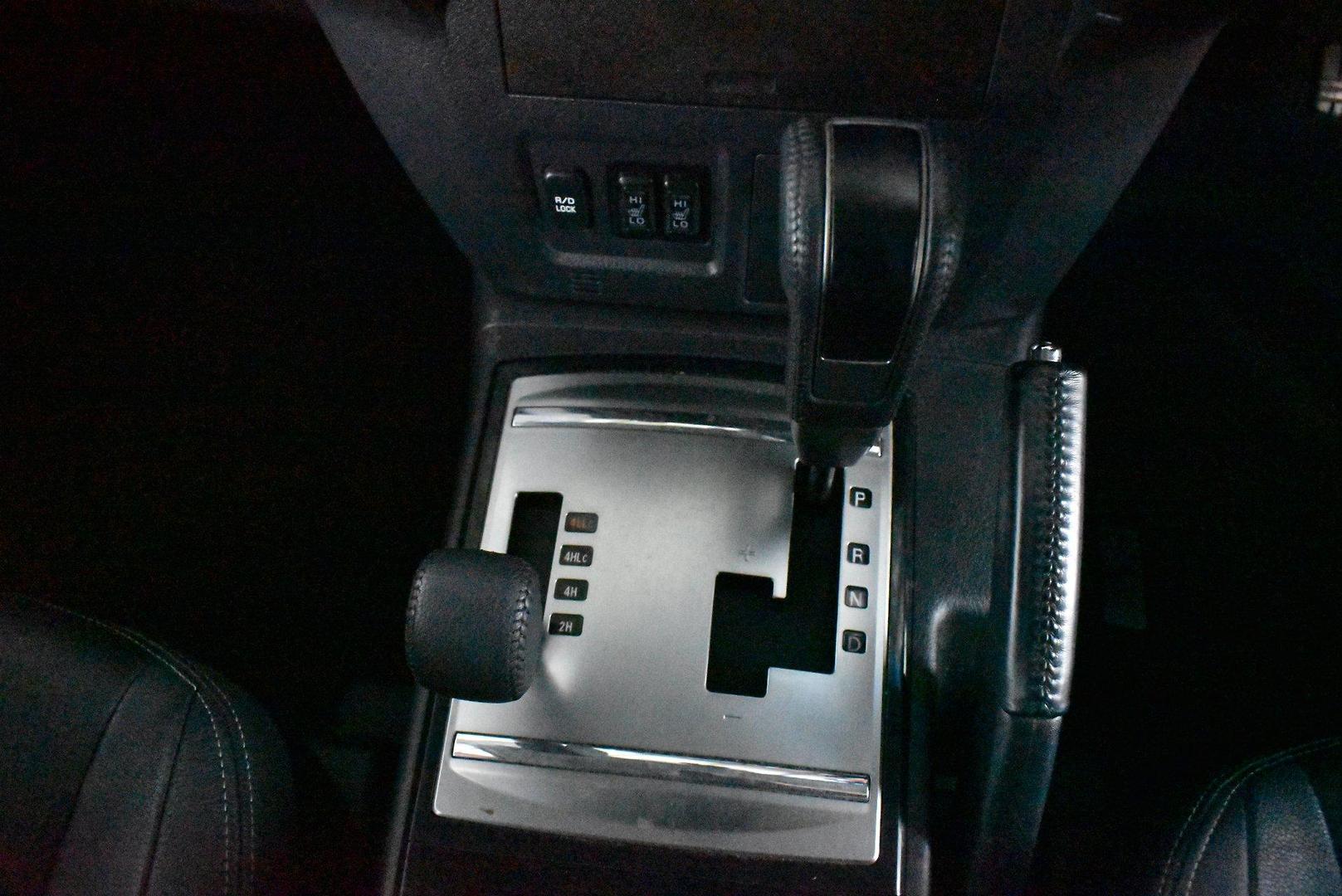 2020 Mitsubishi Pajero GLS — photo 20