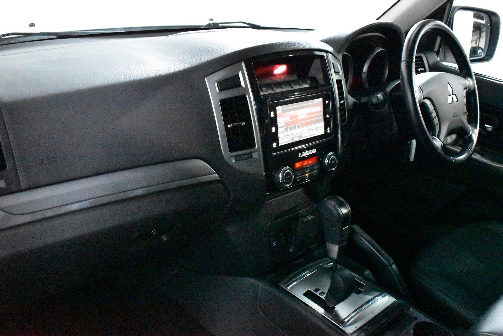2020 Mitsubishi Pajero GLS — photo 6