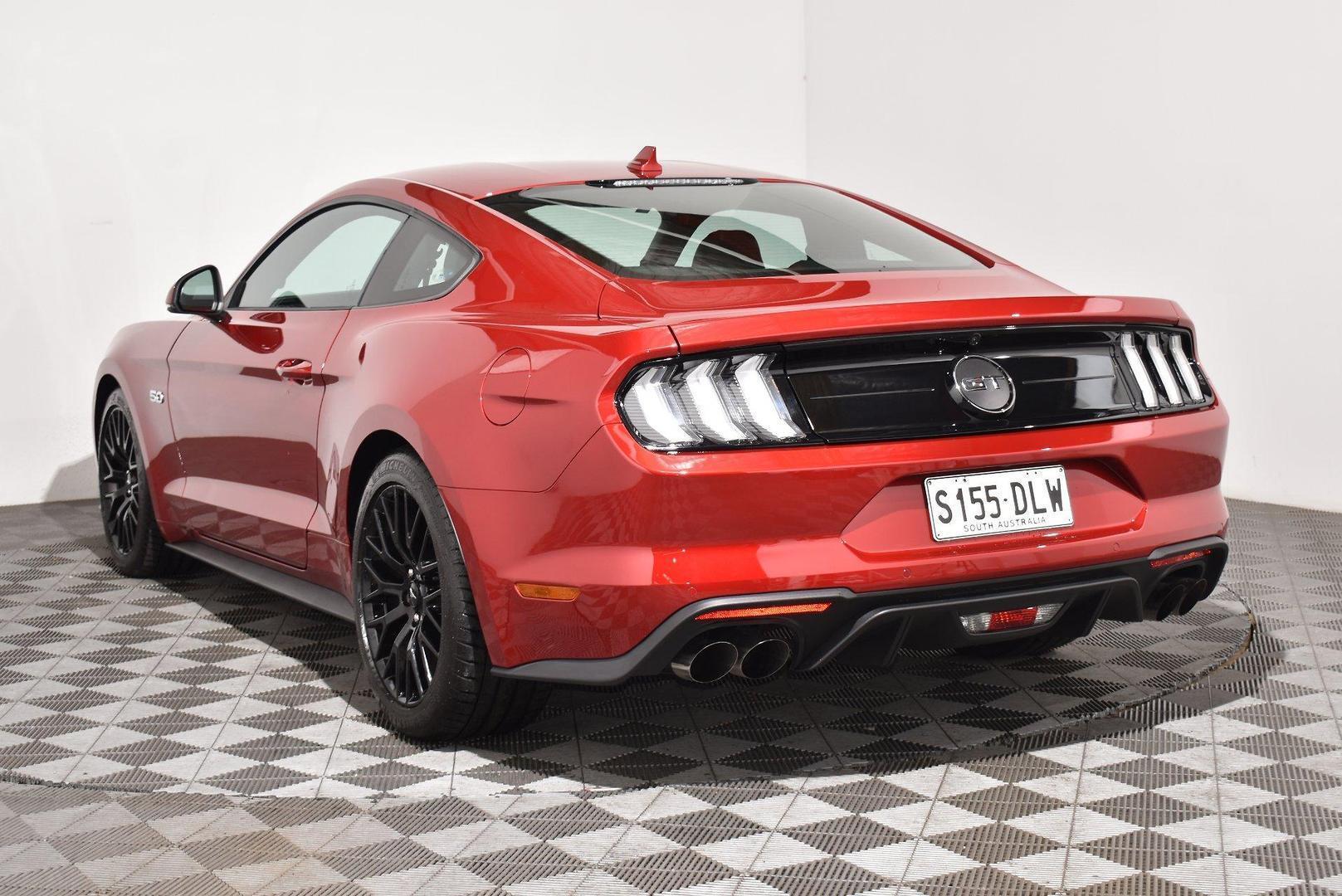 2022 Ford Mustang GT — photo 2