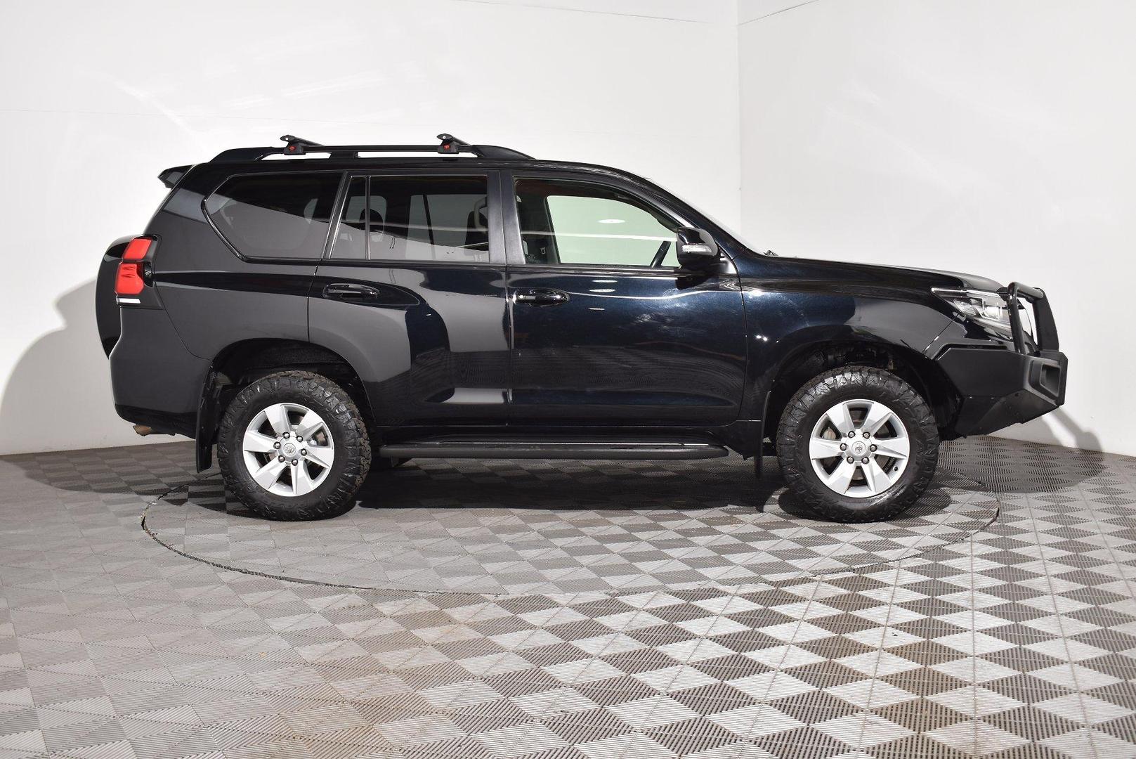 2017 Toyota Landcruiser Prado GXL — photo 10
