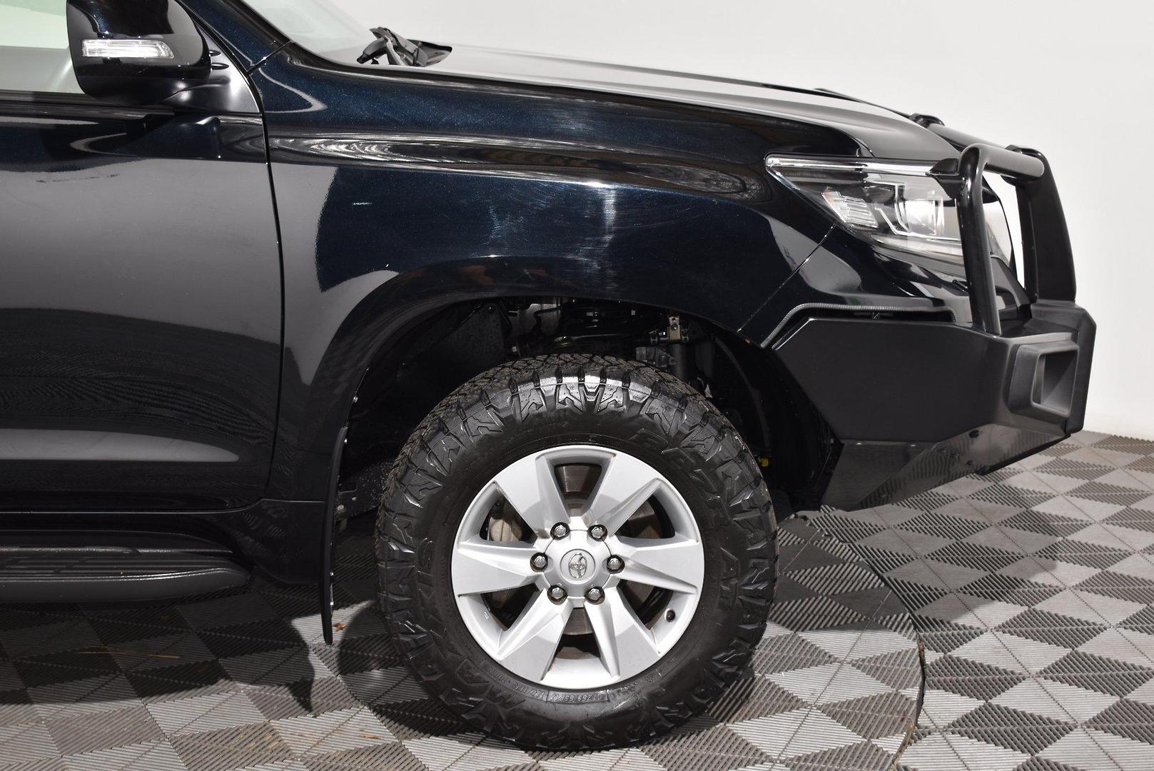 2017 Toyota Landcruiser Prado GXL — photo 18