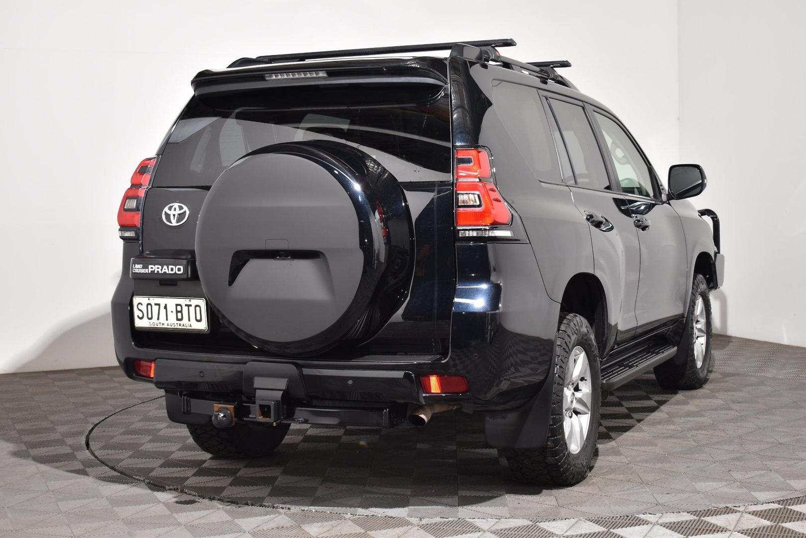 2017 Toyota Landcruiser Prado GXL — photo 2