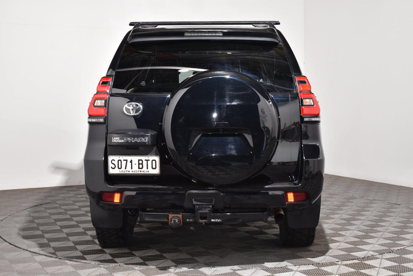 2017 Toyota Landcruiser Prado GXL — photo 4
