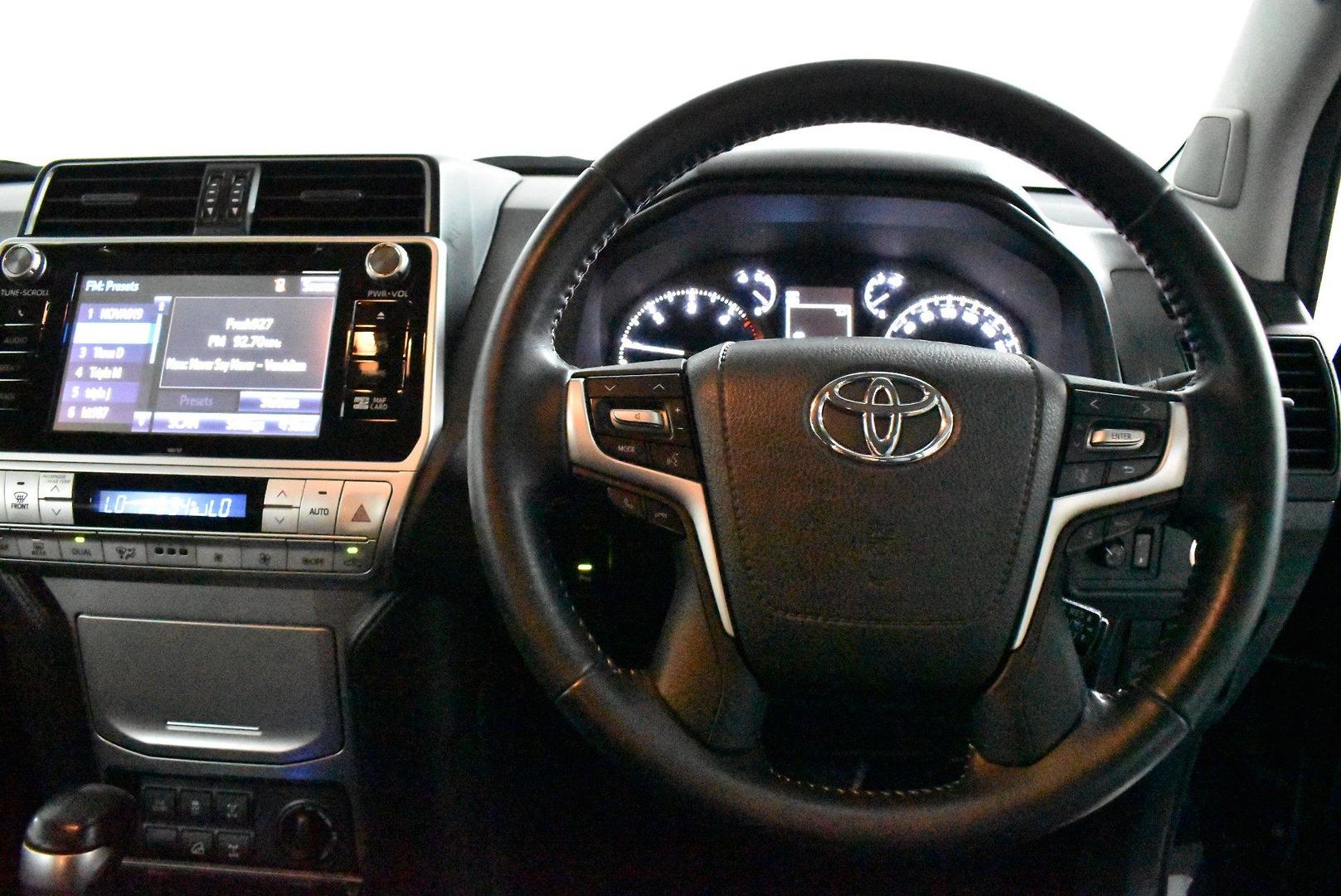 2017 Toyota Landcruiser Prado GXL — photo 5
