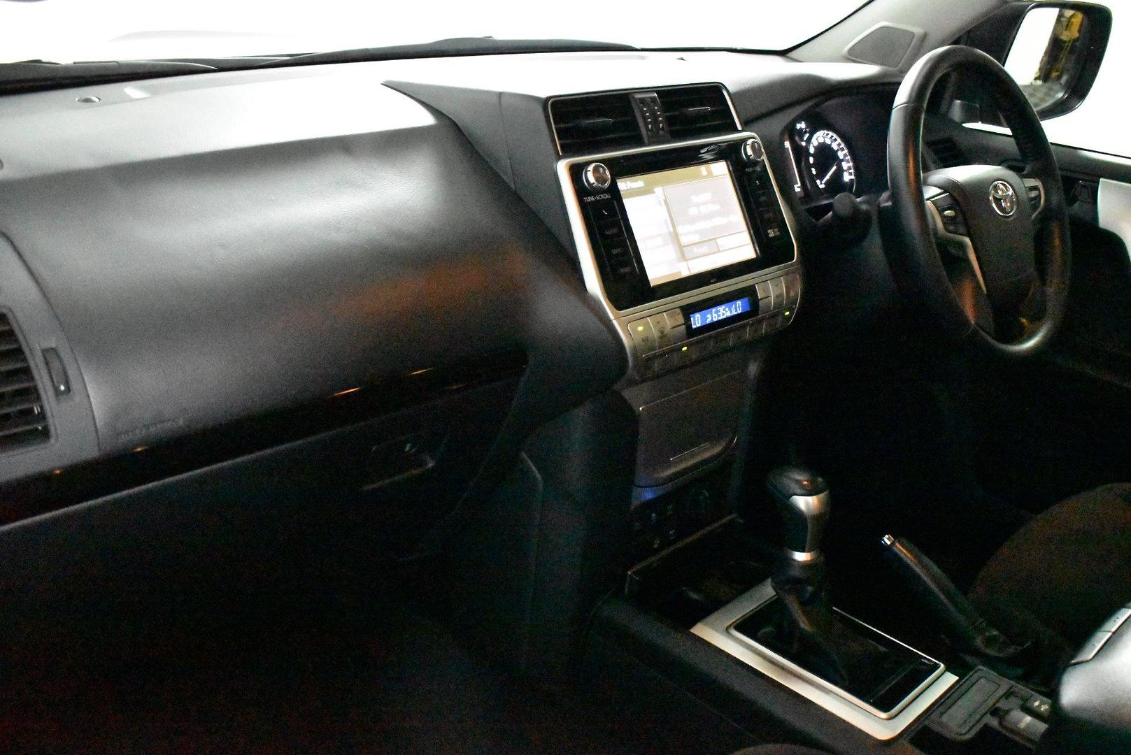 2017 Toyota Landcruiser Prado GXL — photo 6