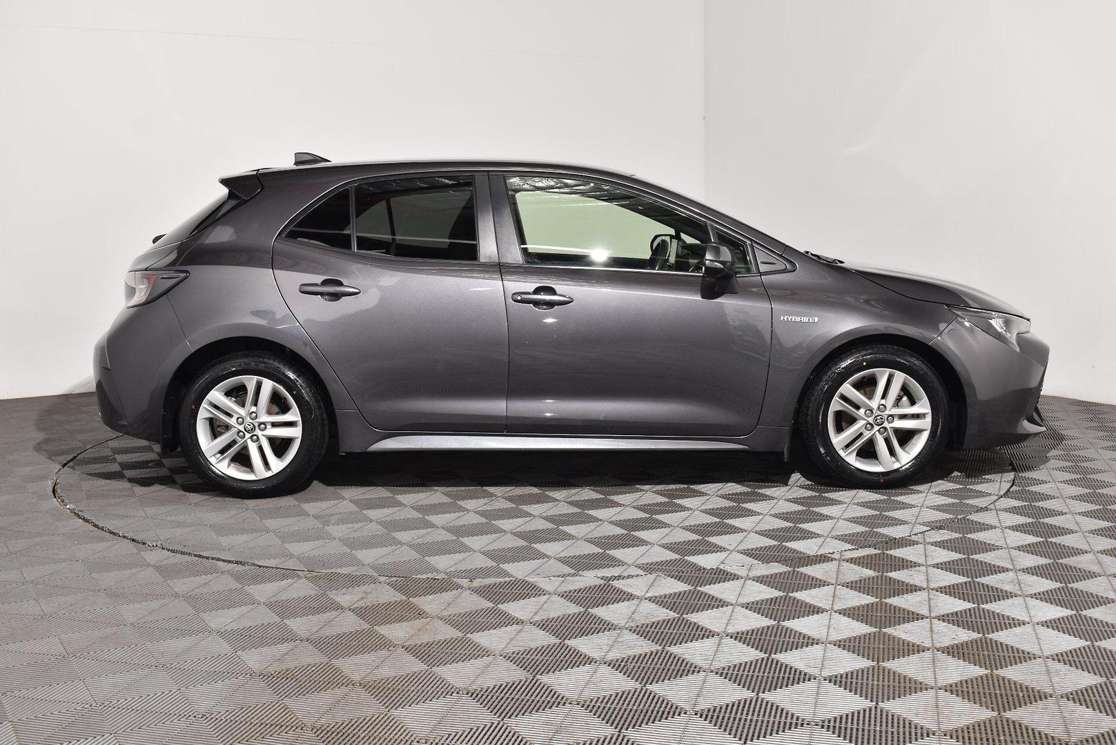 2022 Toyota Corolla Ascent Sport Hybrid — photo 10