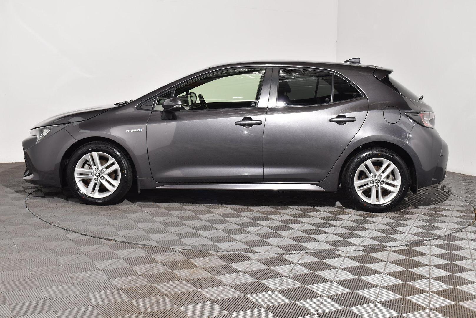 2022 Toyota Corolla Ascent Sport Hybrid — photo 11
