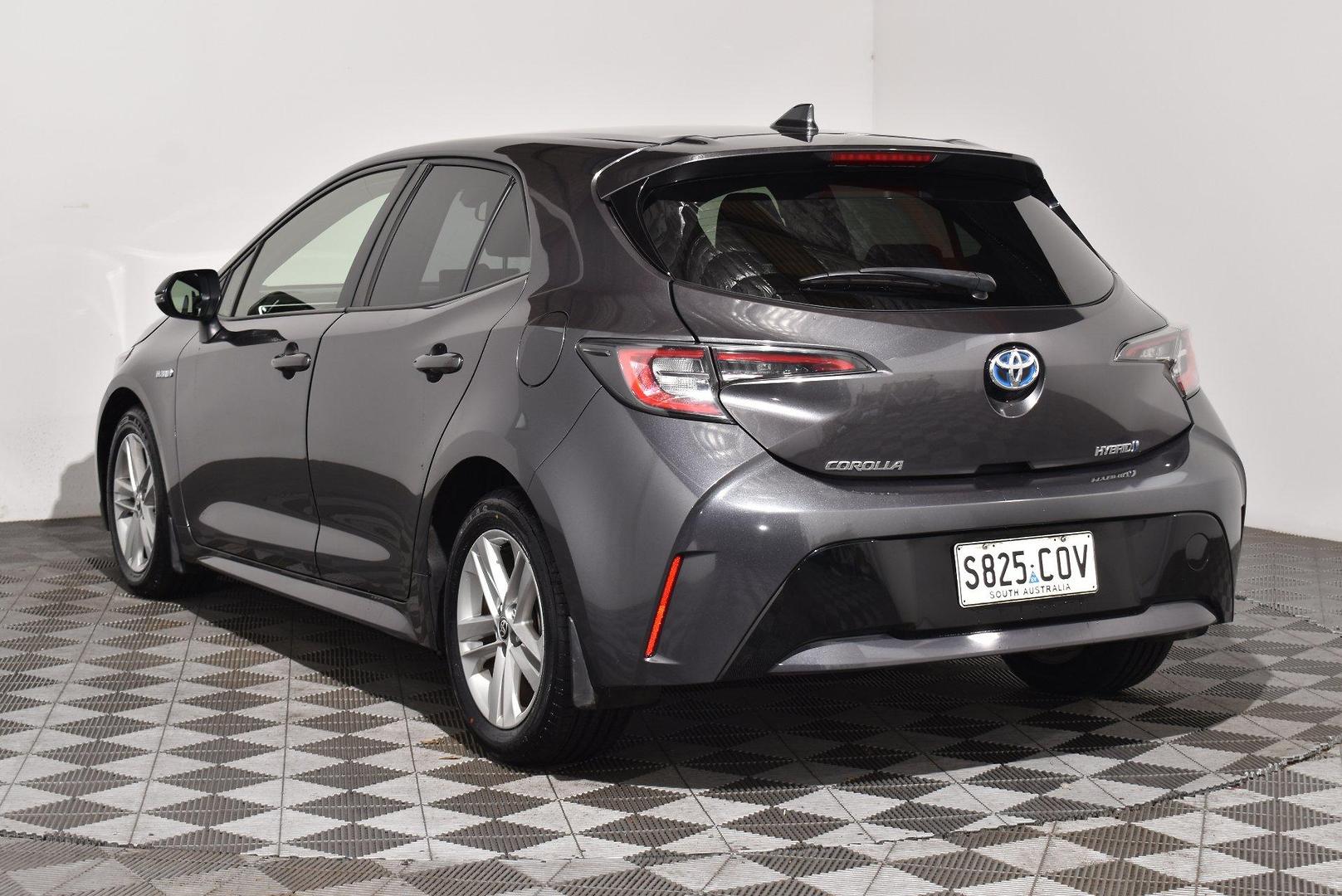 2022 Toyota Corolla Ascent Sport Hybrid — photo 2