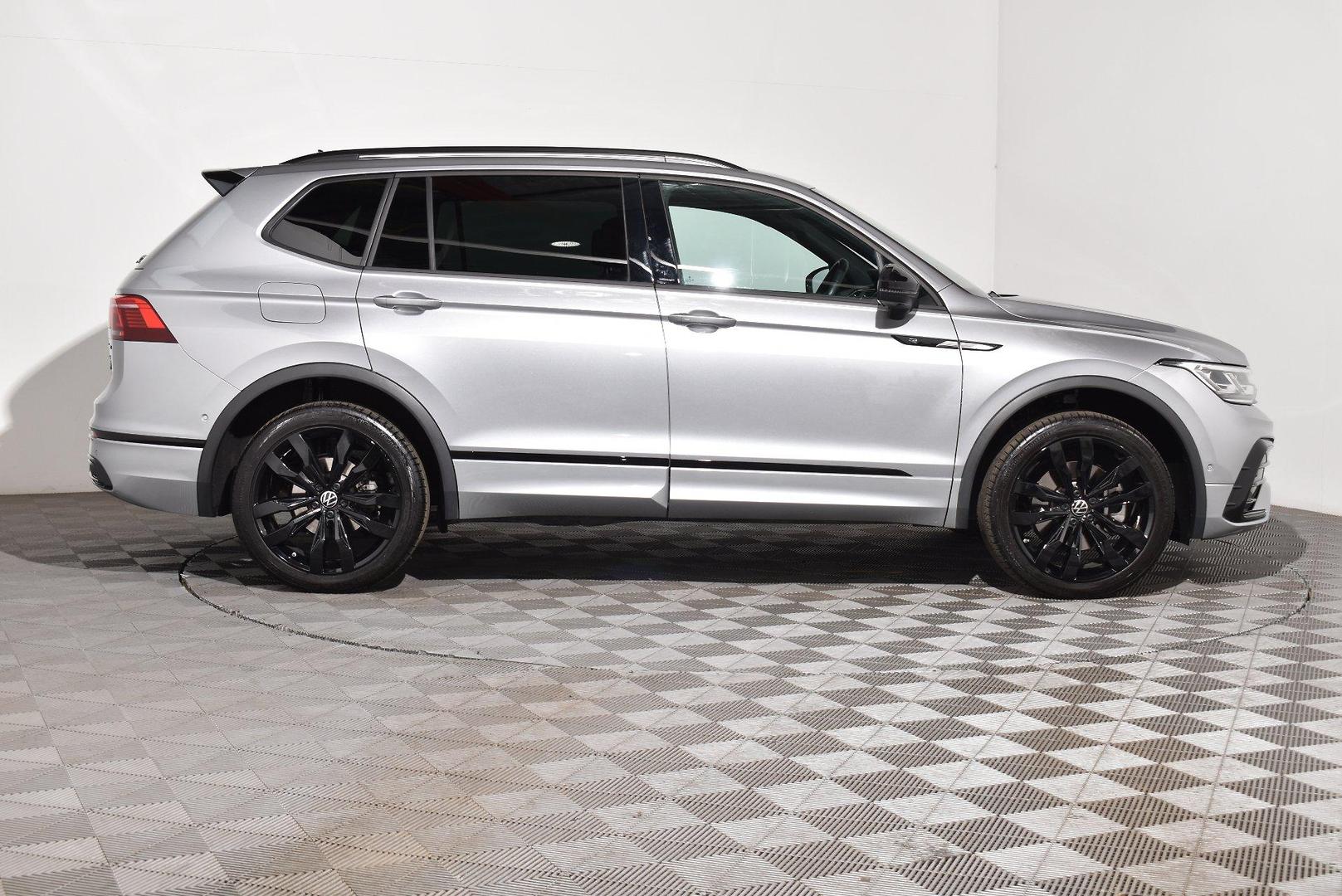 2024 Volkswagen Tiguan Wolfsburg Edition Allspace — photo 10