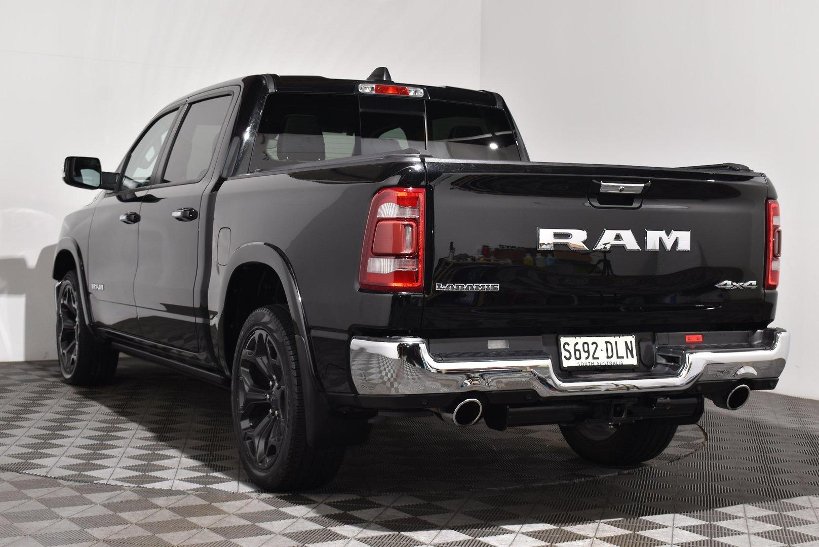 2022 RAM 1500 Laramie — photo 2