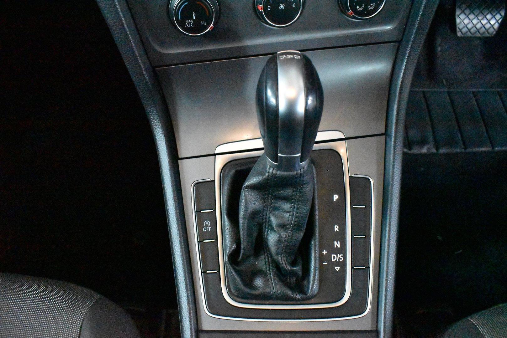 2015 Volkswagen Golf 90TSI — photo 20