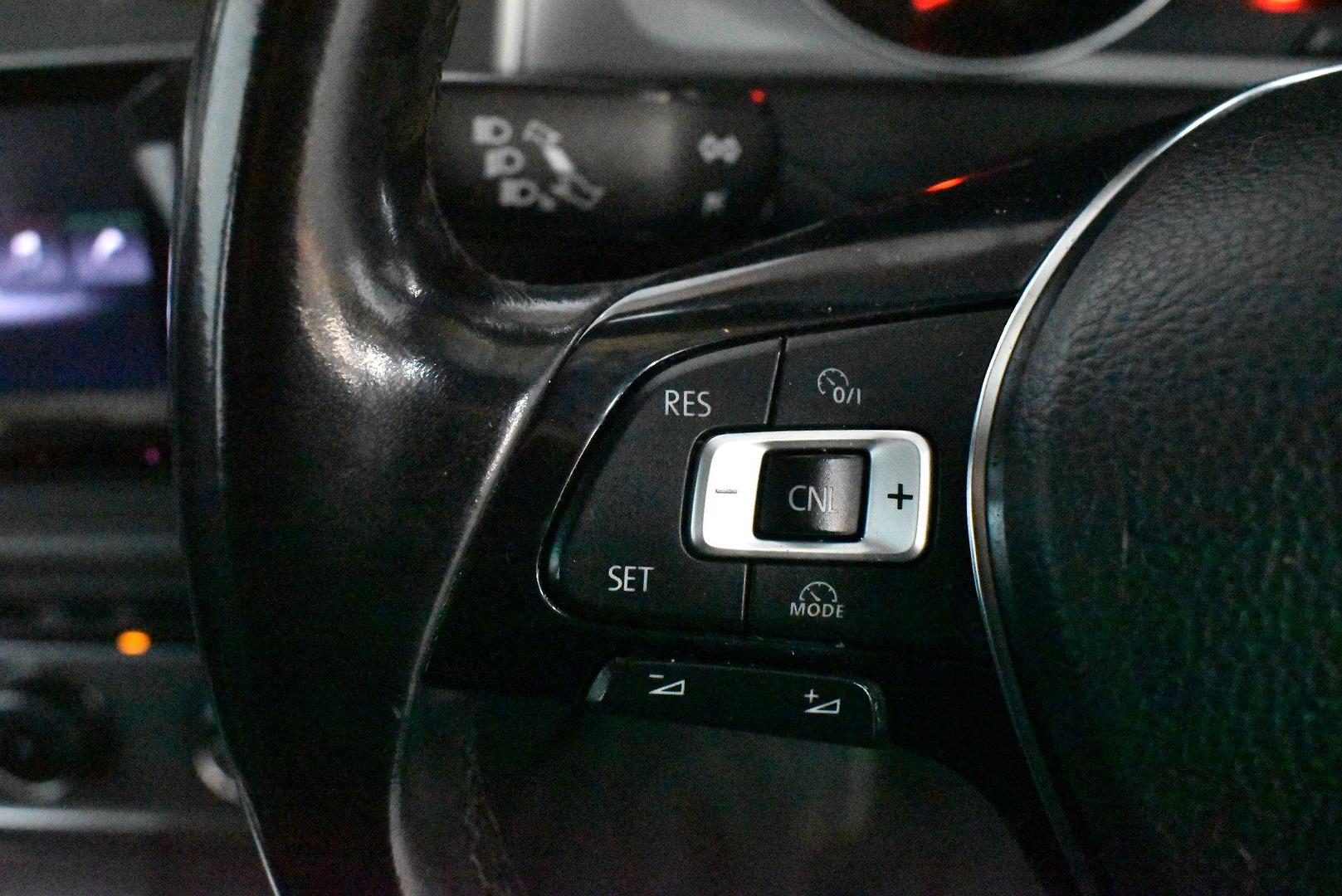 2015 Volkswagen Golf 90TSI — photo 21