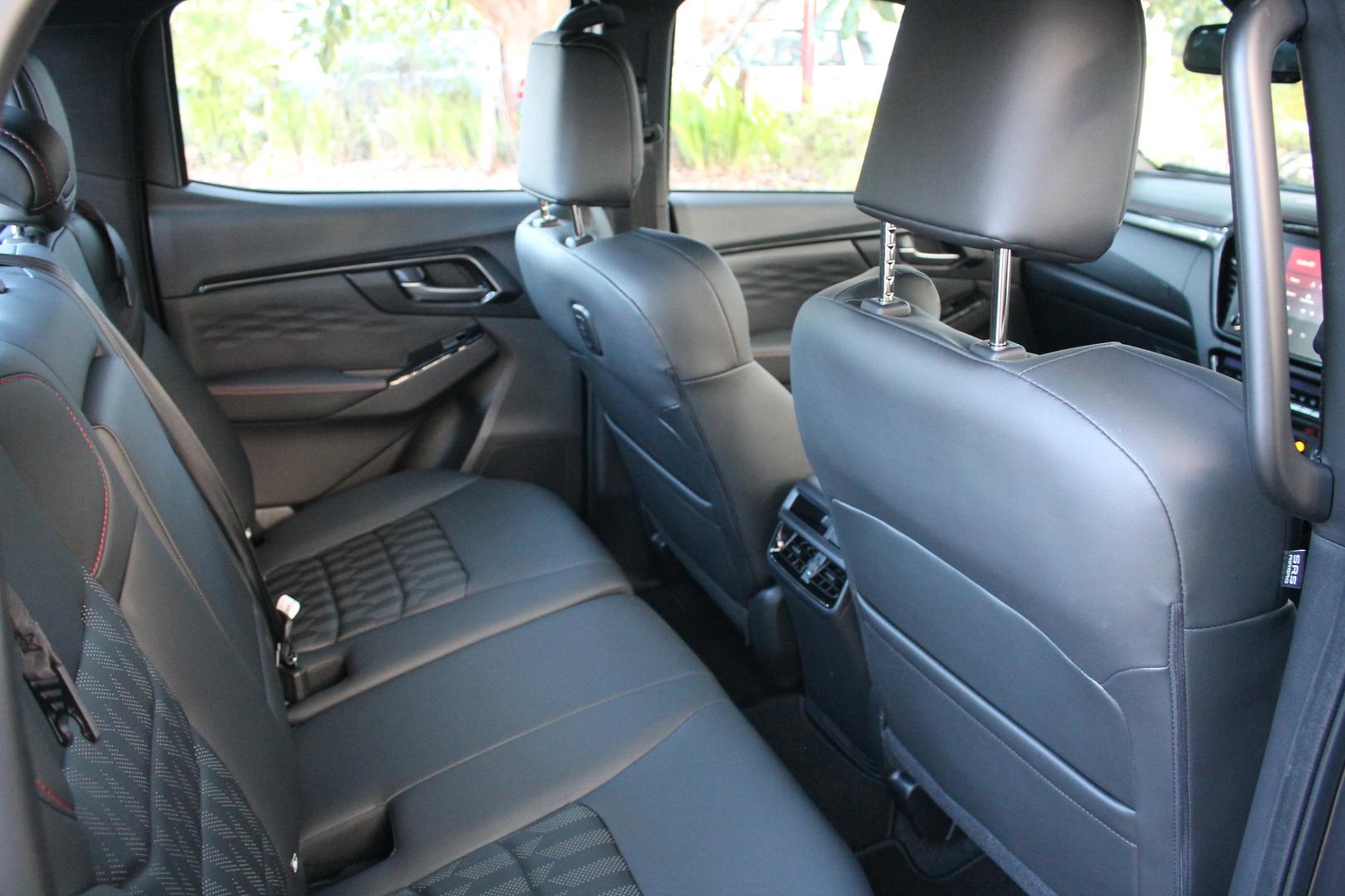 2025 Isuzu D-MAX XTERRAIN — photo 14