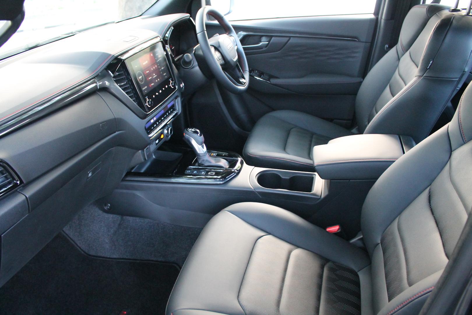 2025 Isuzu D-MAX XTERRAIN — photo 15