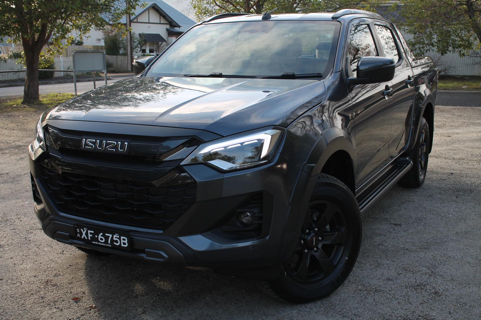 2025 Isuzu D-MAX XTERRAIN — photo 2