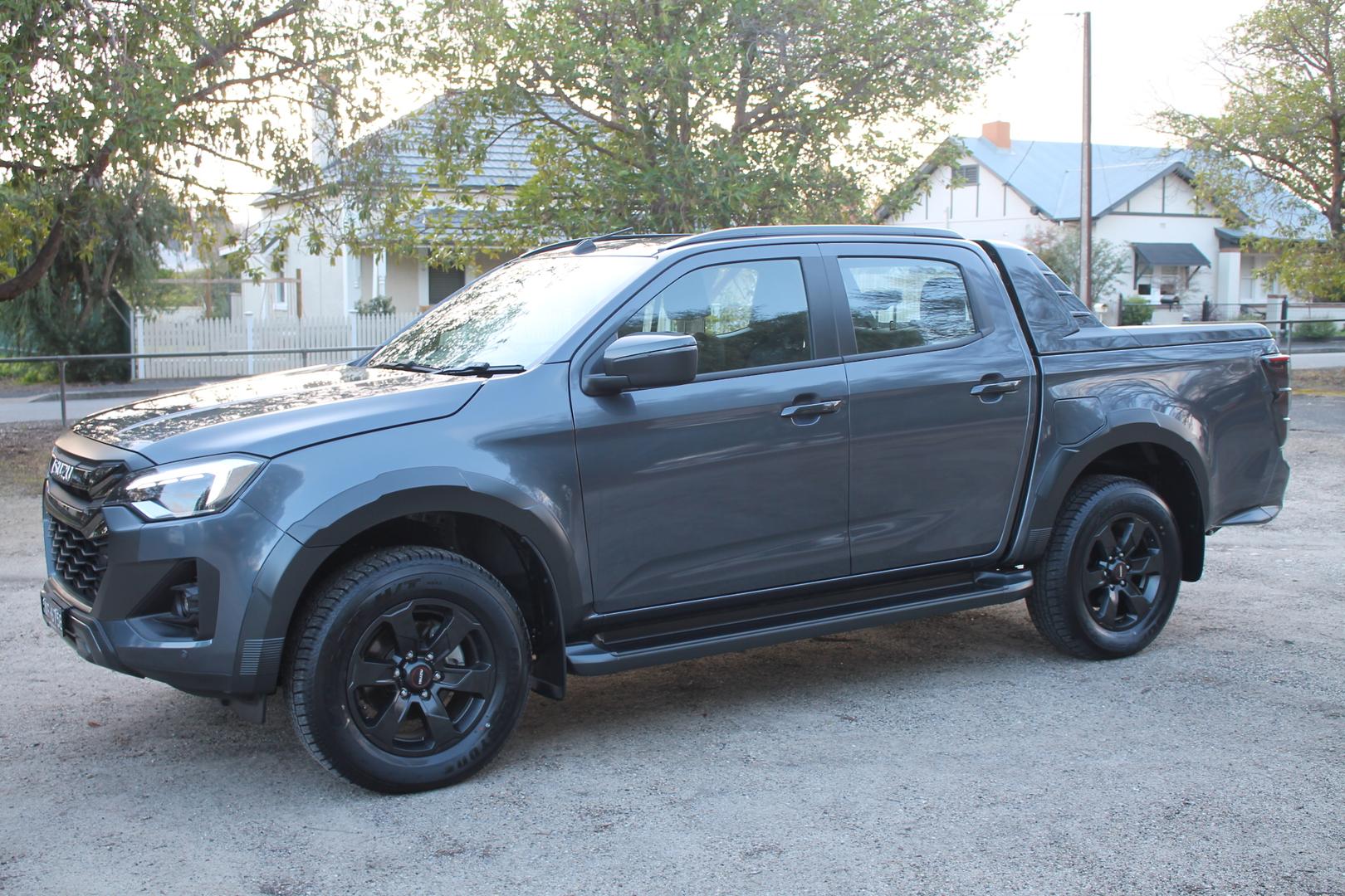 2025 Isuzu D-MAX XTERRAIN — photo 4