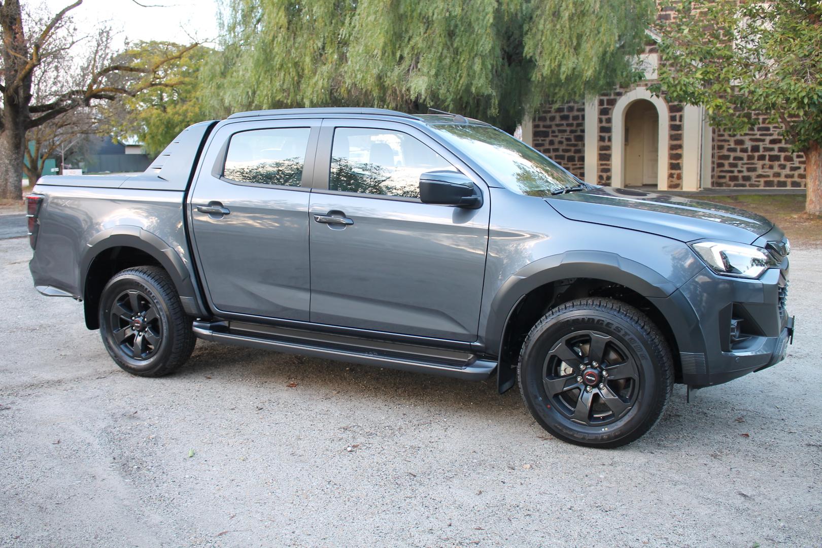 2025 Isuzu D-MAX XTERRAIN — photo 5
