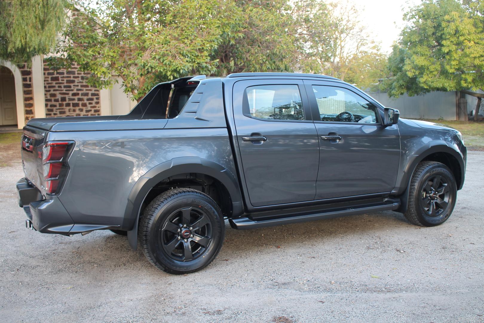 2025 Isuzu D-MAX XTERRAIN — photo 7