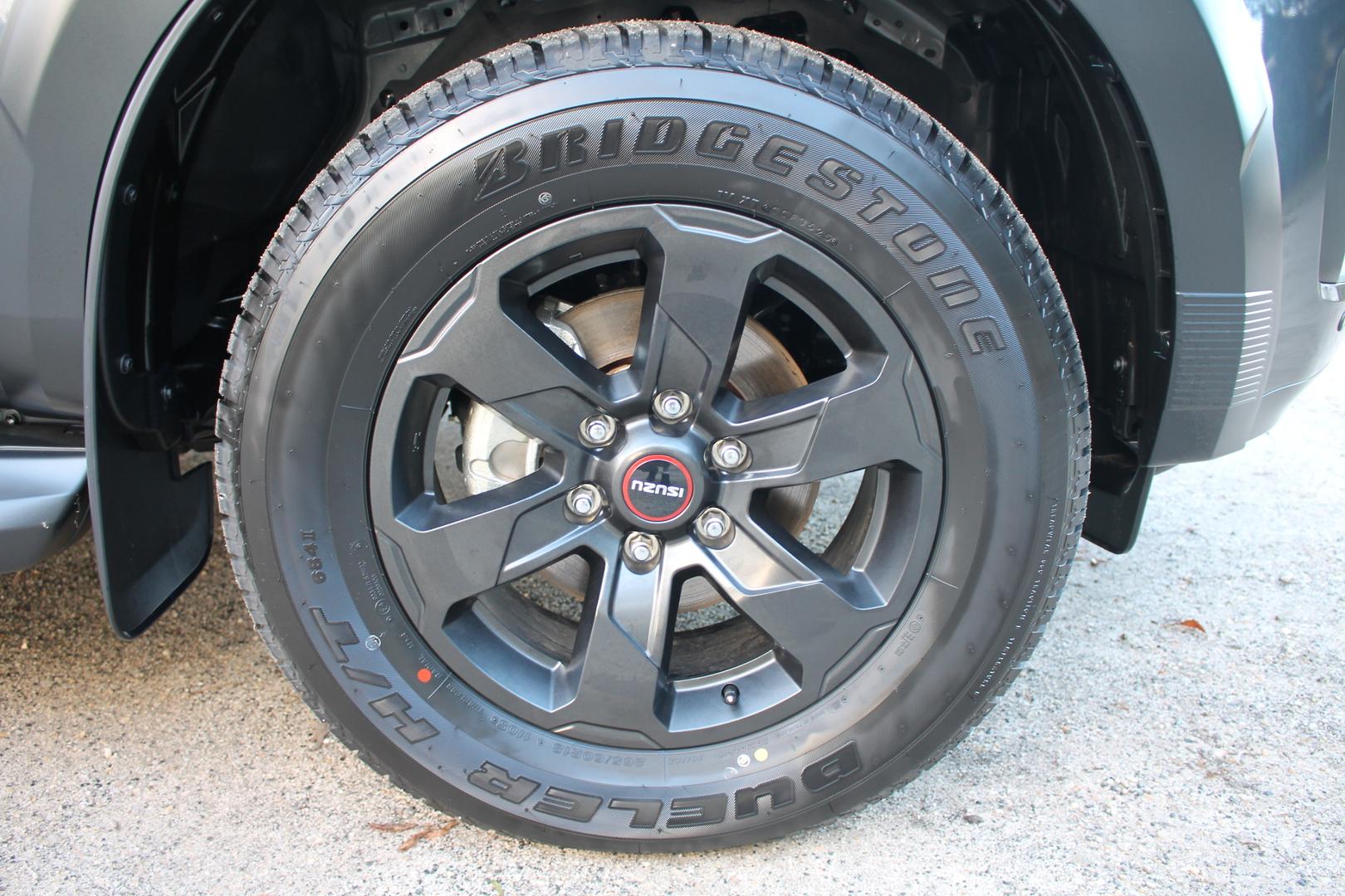 2025 Isuzu D-MAX XTERRAIN — photo 9