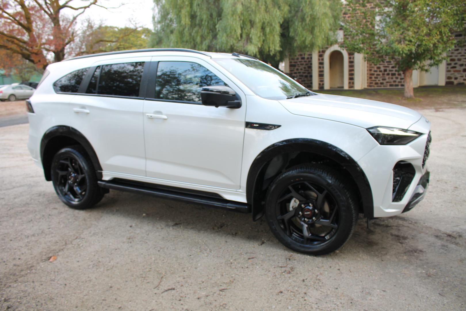 2025 Isuzu MU-X XTERRAIN — photo 10