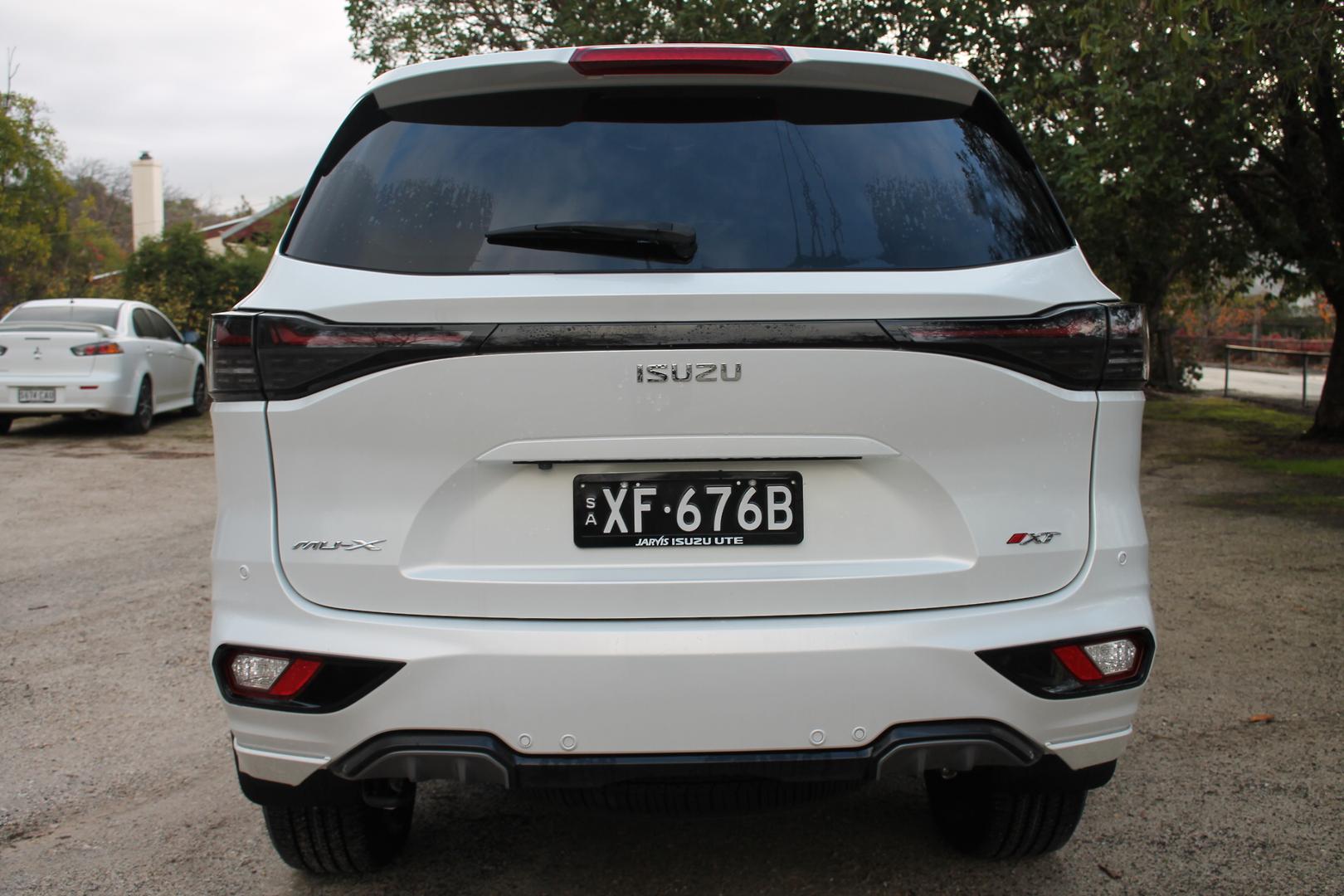 2025 Isuzu MU-X XTERRAIN — photo 11