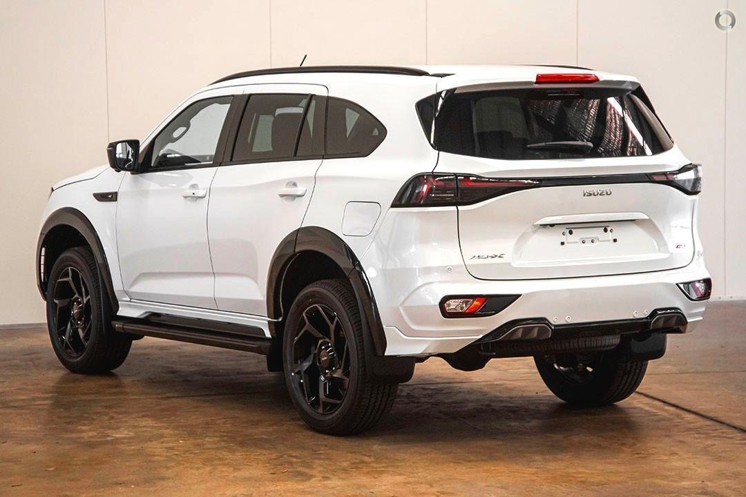 2025 Isuzu MU-X XTERRAIN — photo 13