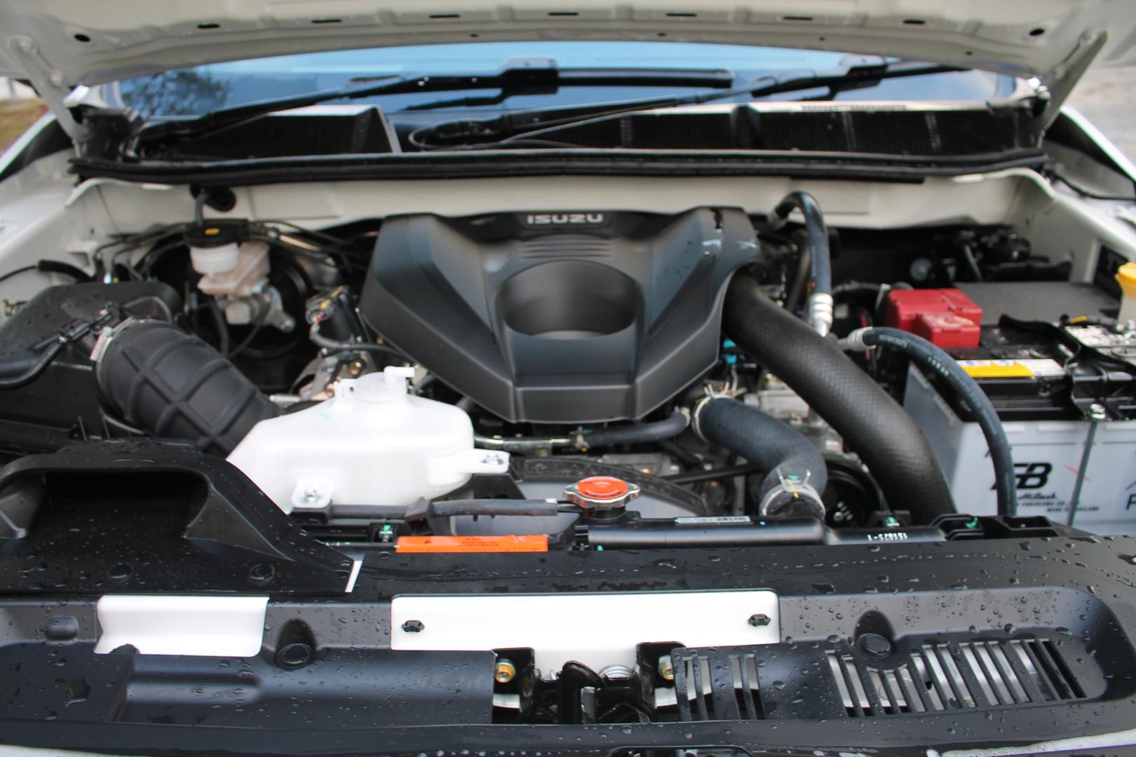 2025 Isuzu MU-X XTERRAIN — photo 19