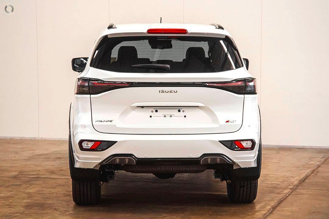 2025 Isuzu MU-X XTERRAIN — photo 9
