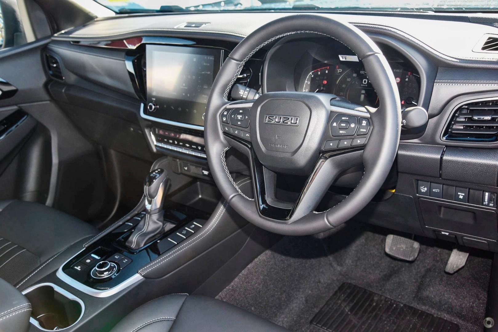 2025 Isuzu MU-X LST — photo 5