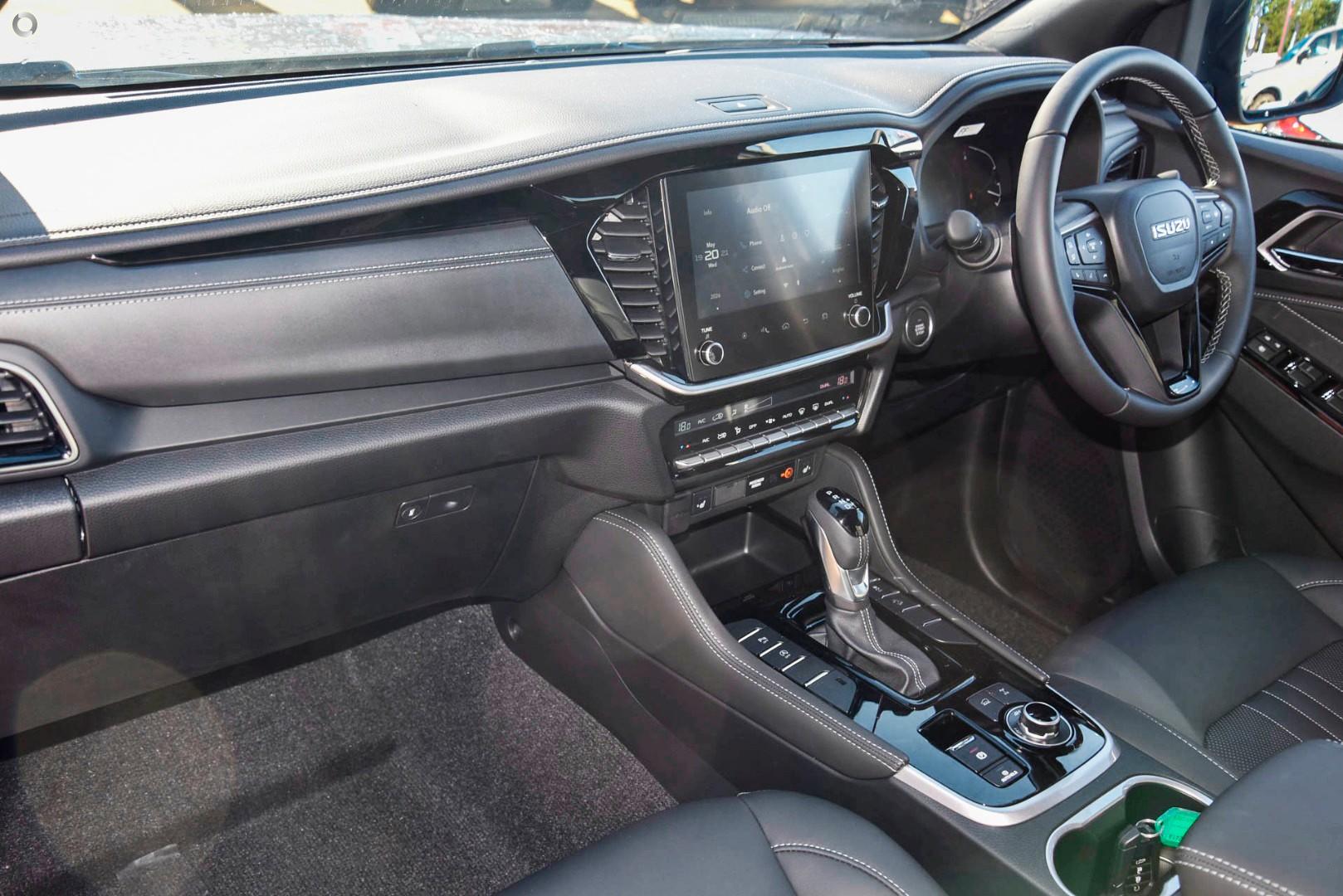 2025 Isuzu MU-X LST — photo 6