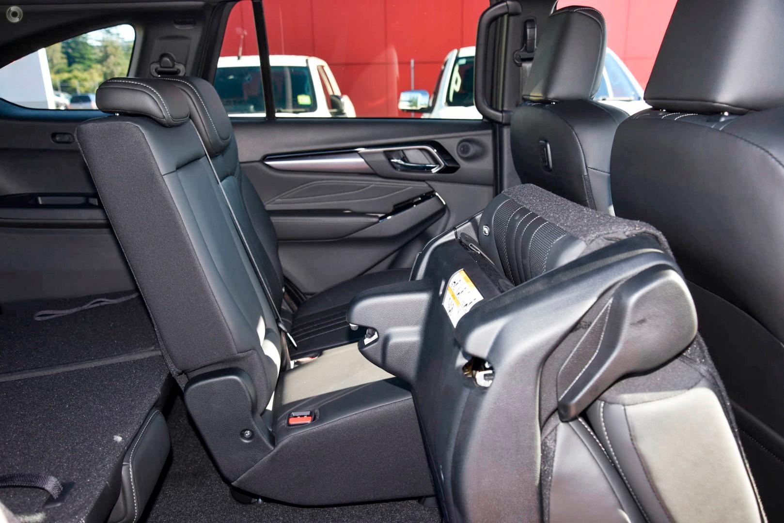 2025 Isuzu MU-X LST — photo 8