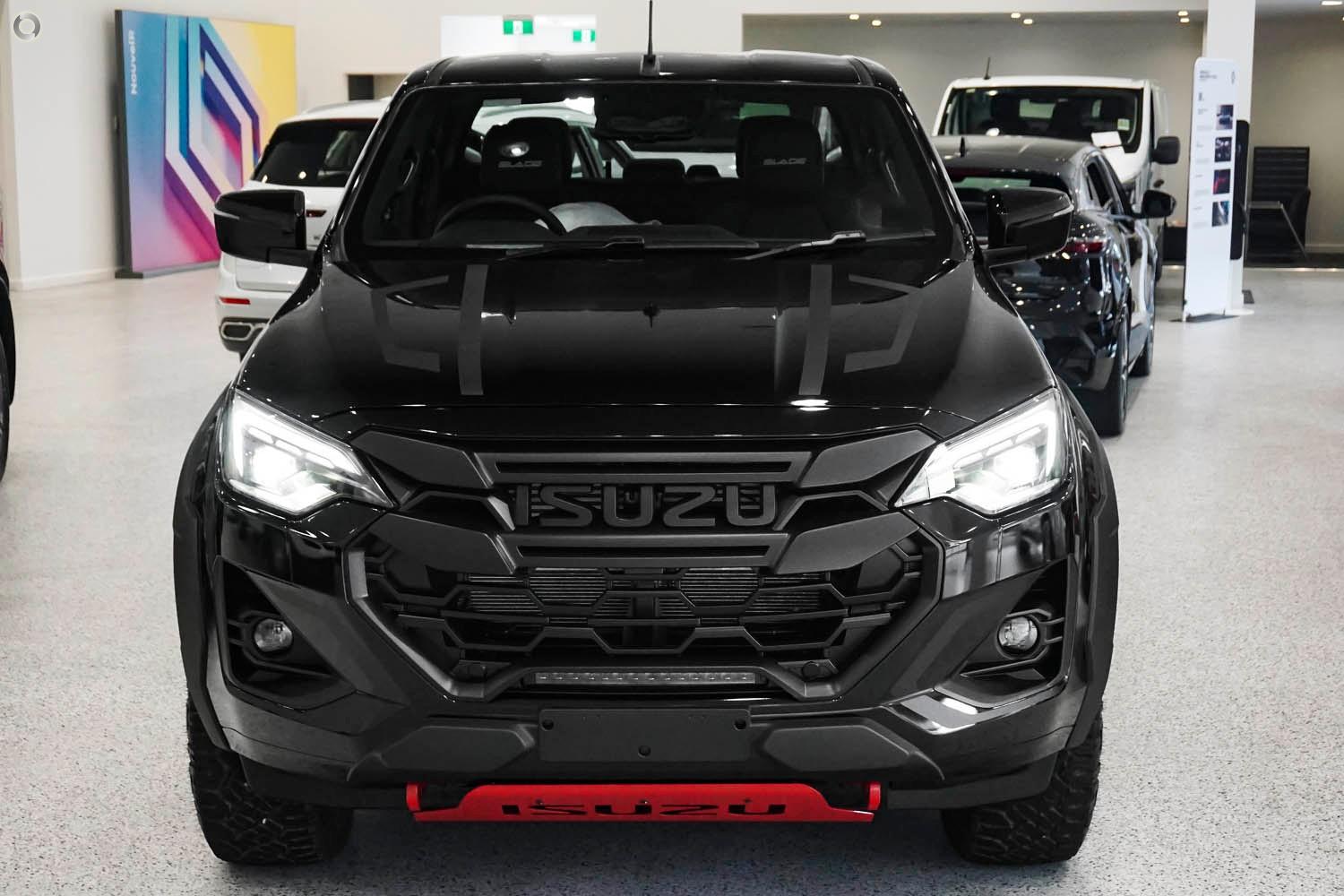2025 Isuzu D-MAX BLADE — photo 2