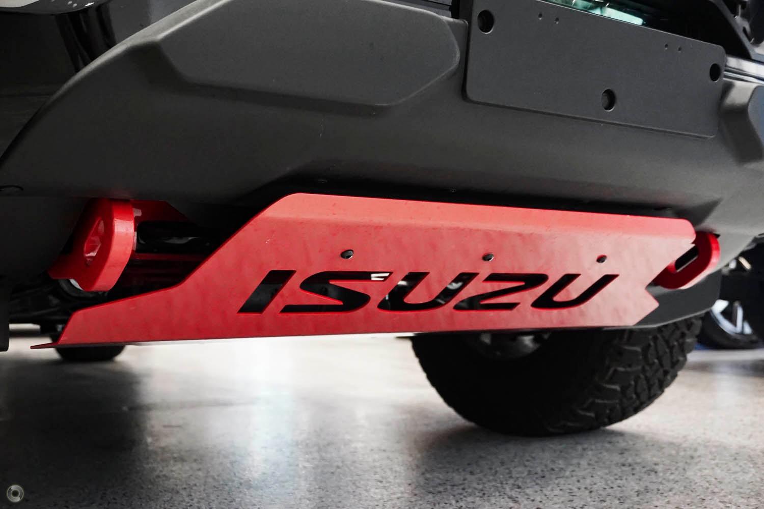 2025 Isuzu D-MAX BLADE — photo 3