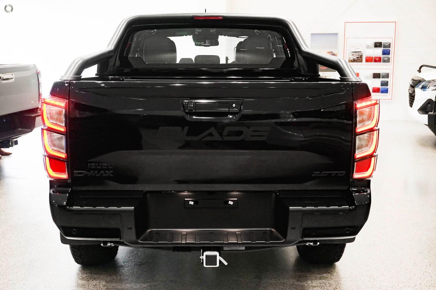 2025 Isuzu D-MAX BLADE — photo 4