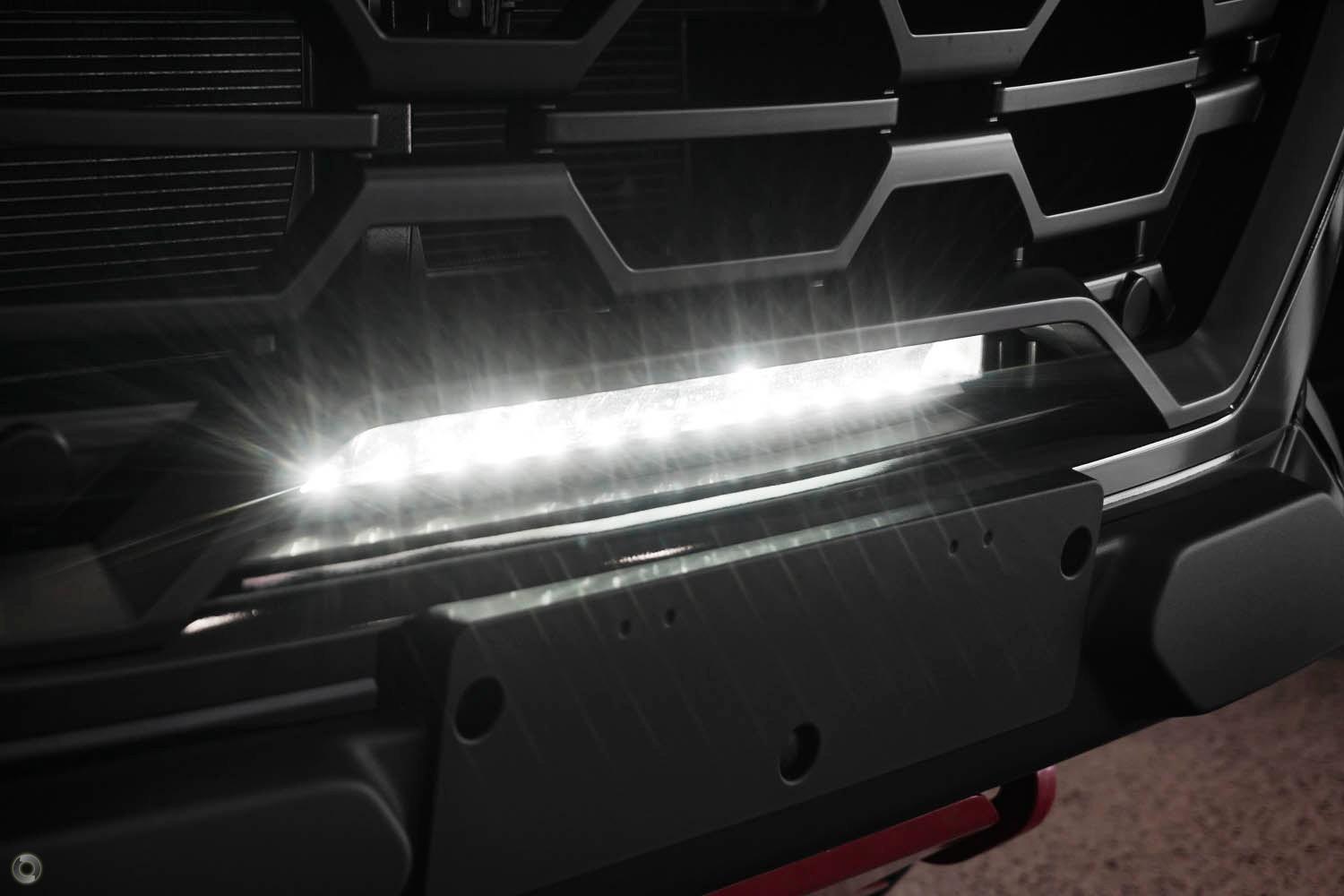 2025 Isuzu D-MAX BLADE — photo 9