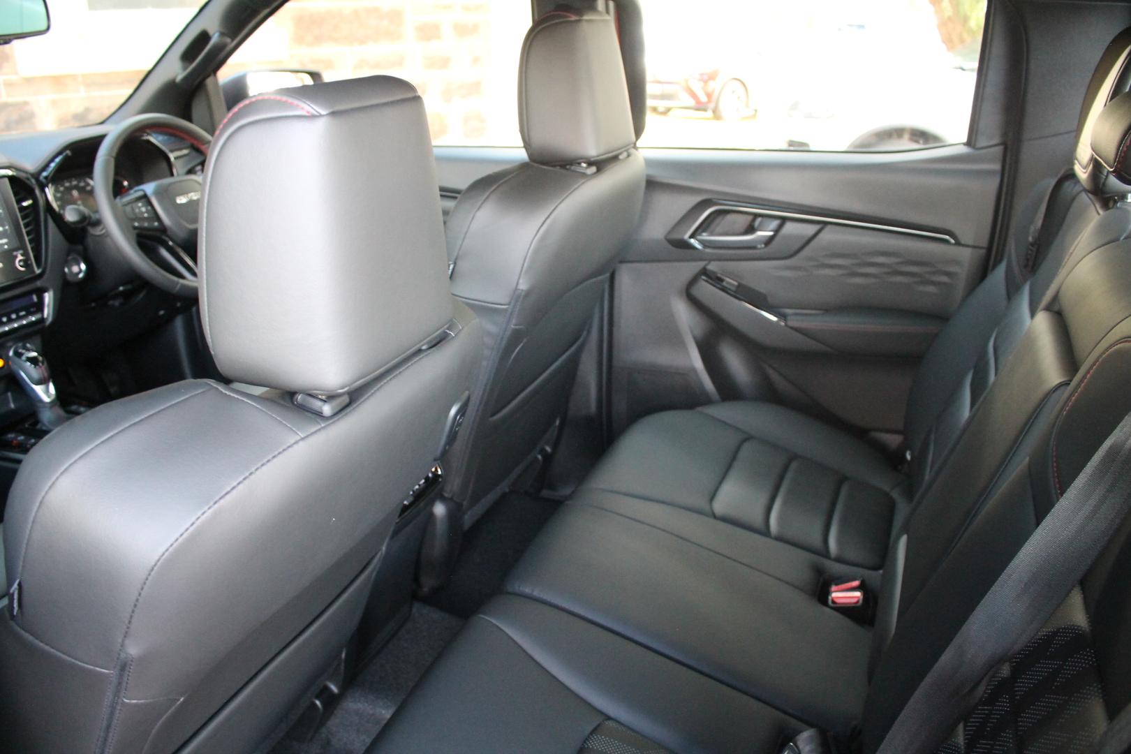 2025 Isuzu D-MAX XTERRAIN — photo 16