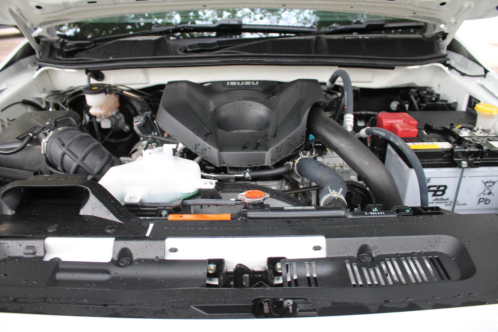 2025 Isuzu MU-X LST — photo 17