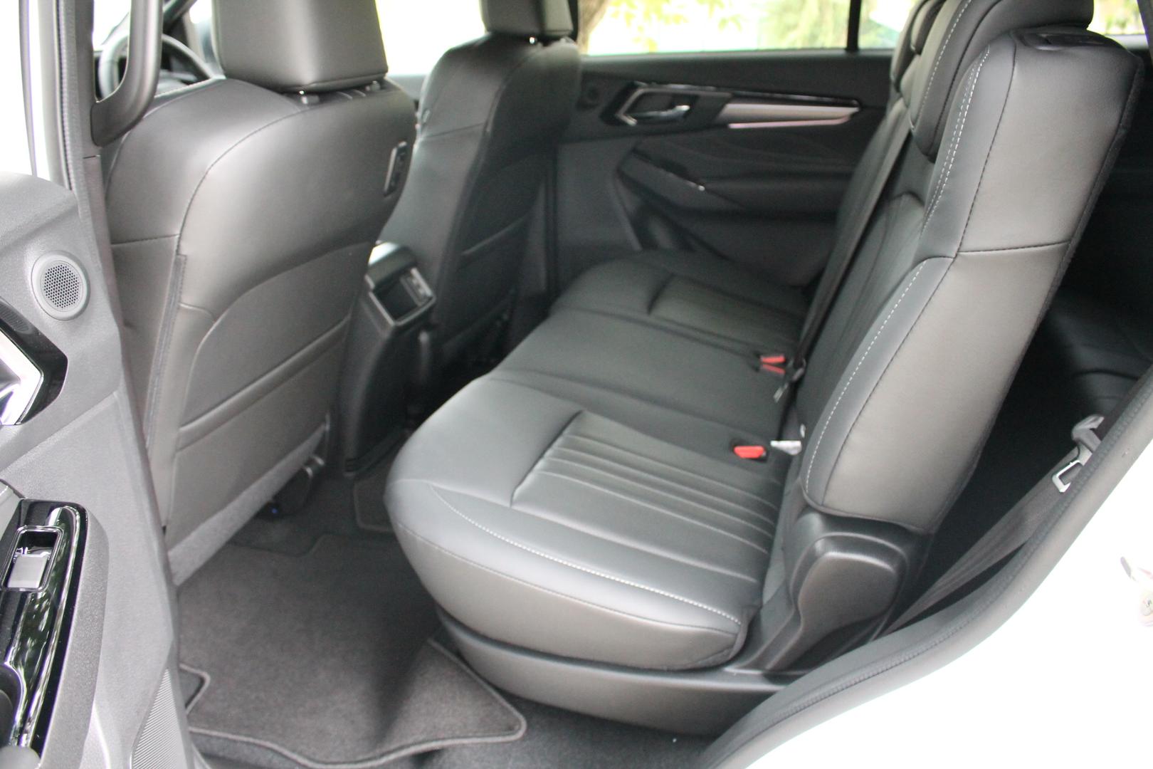 2025 Isuzu MU-X LST — photo 20