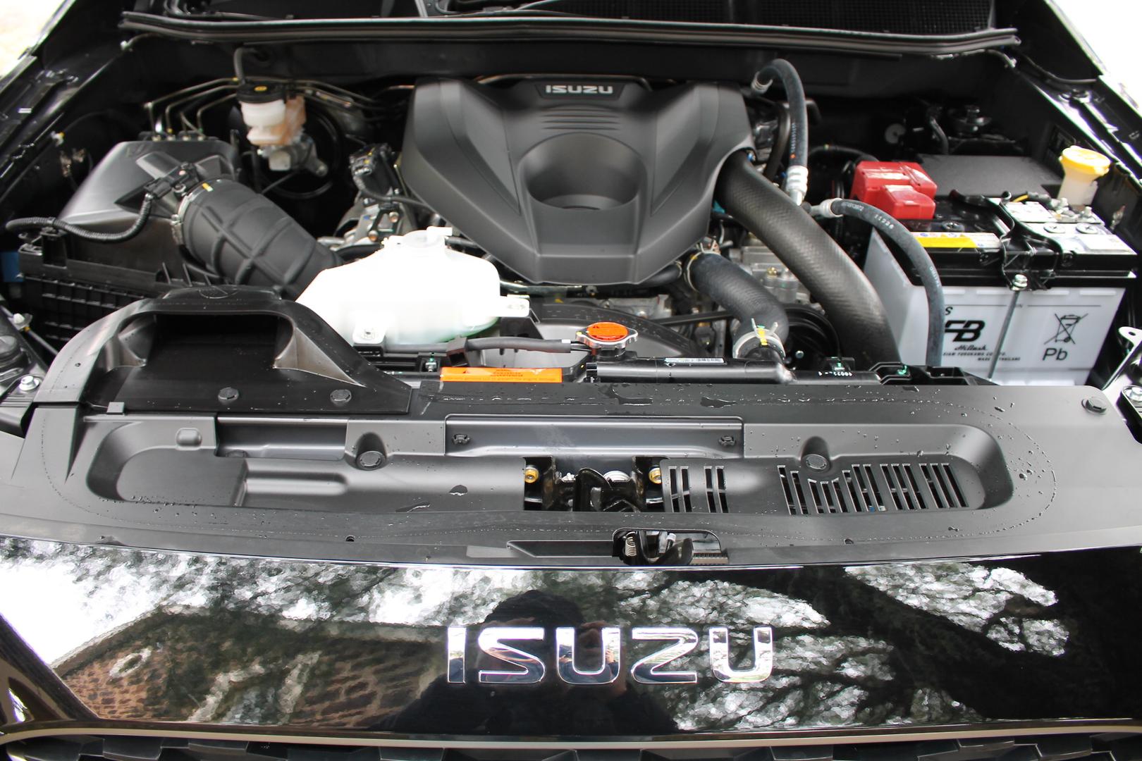 2025 Isuzu MU-X LST — photo 21