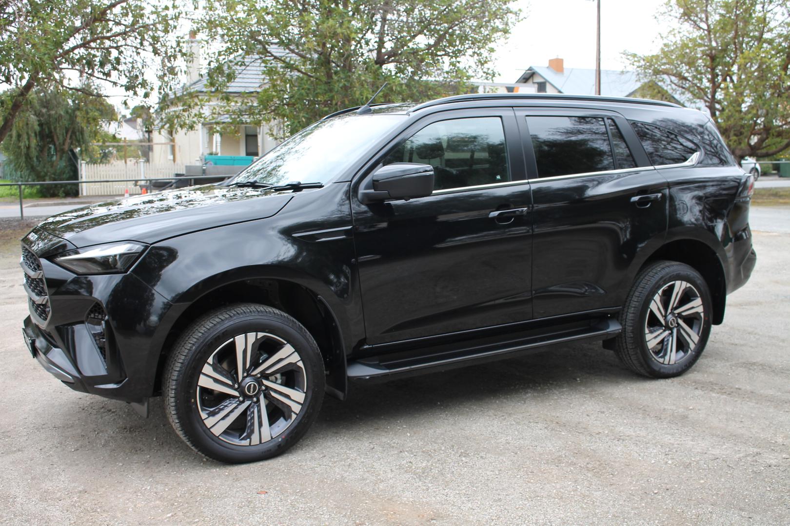 2025 Isuzu MU-X LST — photo 22