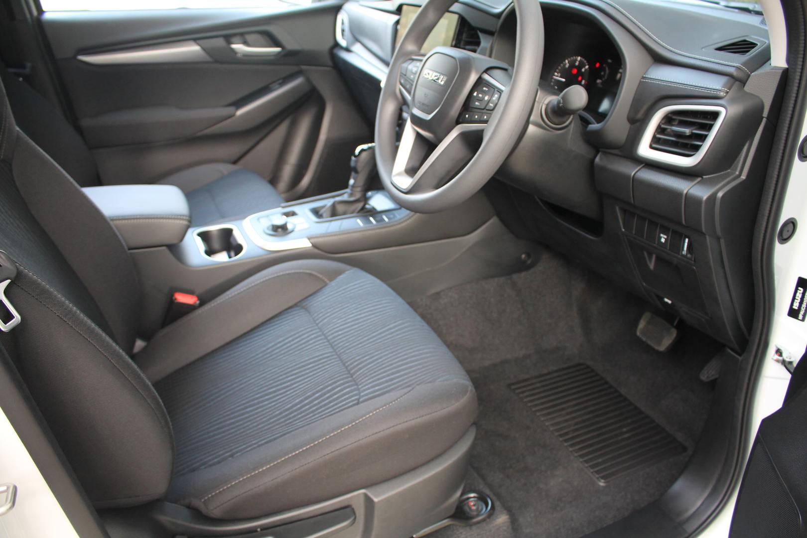 2025 Isuzu MU-X LSM — photo 15