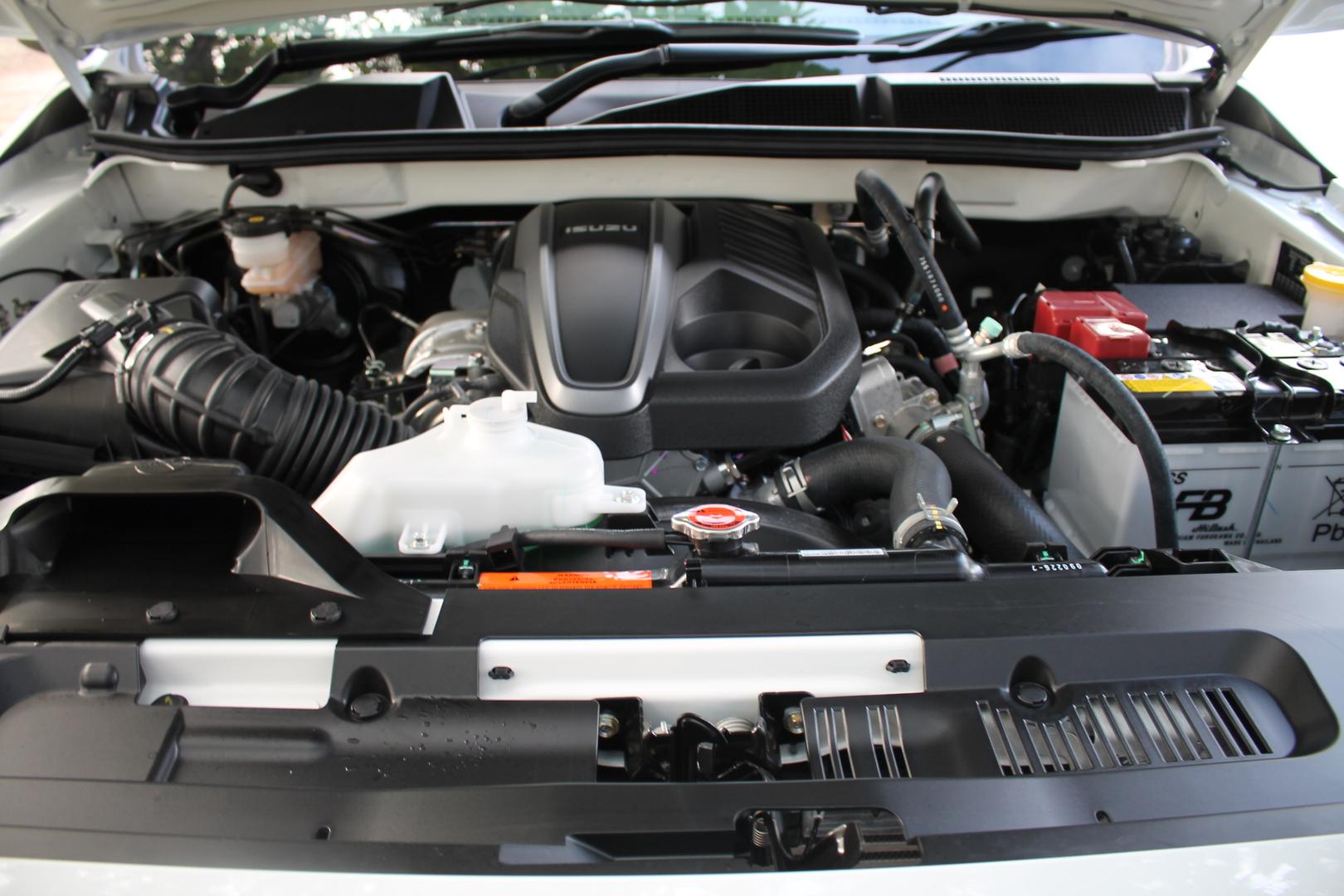 2025 Isuzu MU-X LSM — photo 16