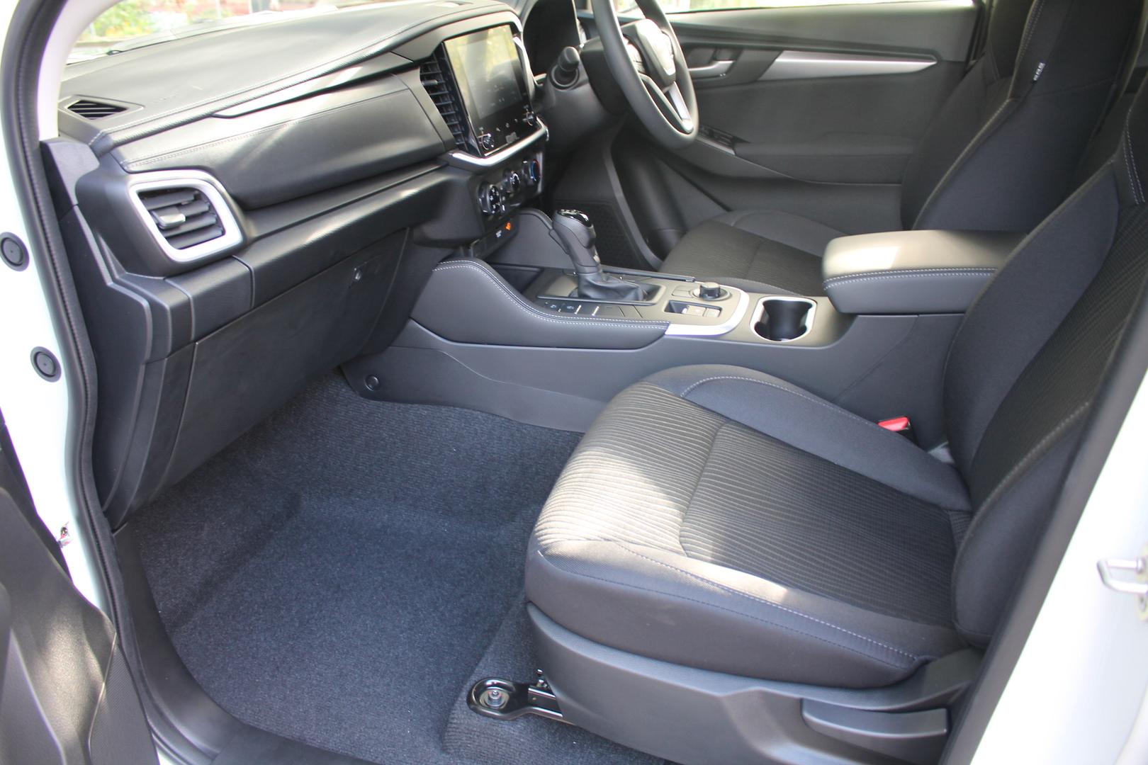 2025 Isuzu MU-X LSM — photo 17
