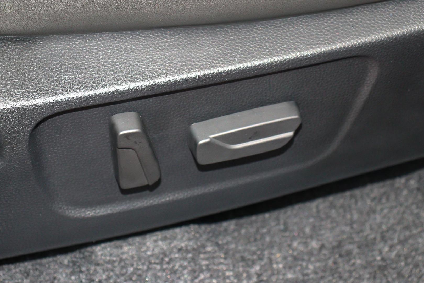 2025 Isuzu D-MAX XTERRAIN — photo 11