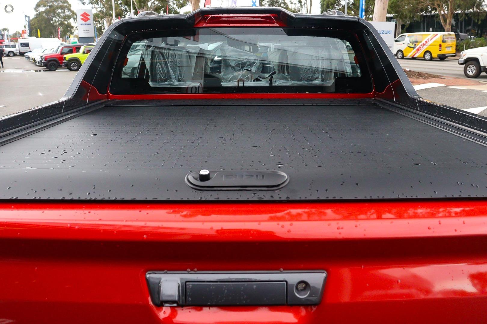 2025 Isuzu D-MAX XTERRAIN — photo 4