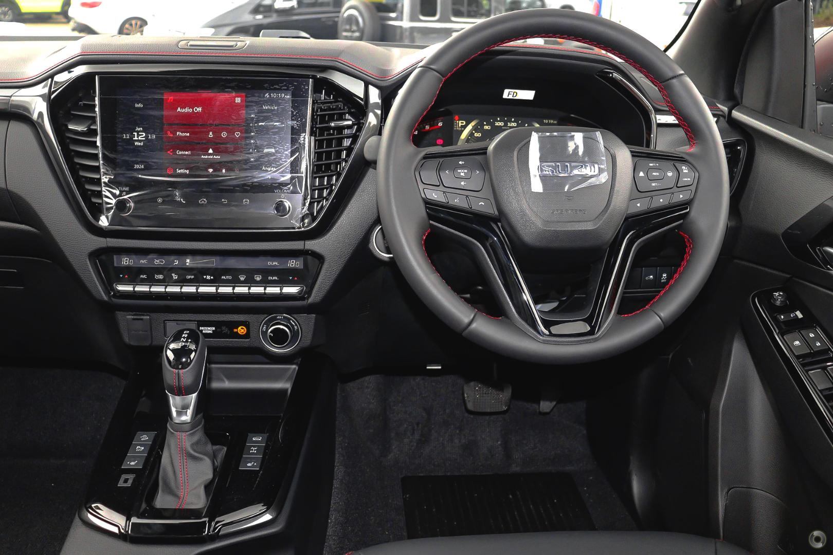 2025 Isuzu D-MAX XTERRAIN — photo 8
