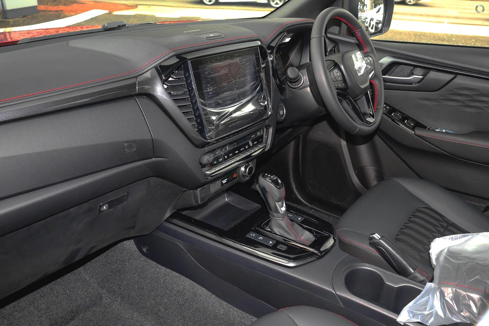 2025 Isuzu D-MAX XTERRAIN — photo 9