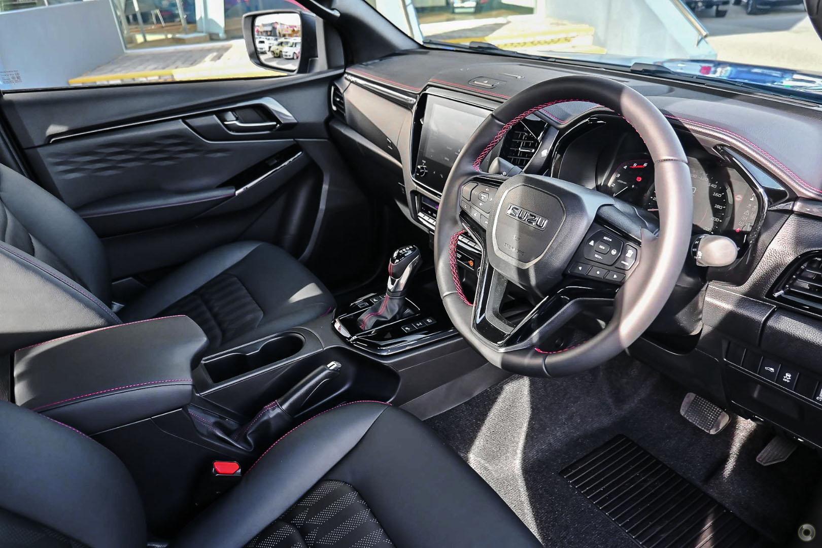 2025 Isuzu D-MAX XTERRAIN — photo 5