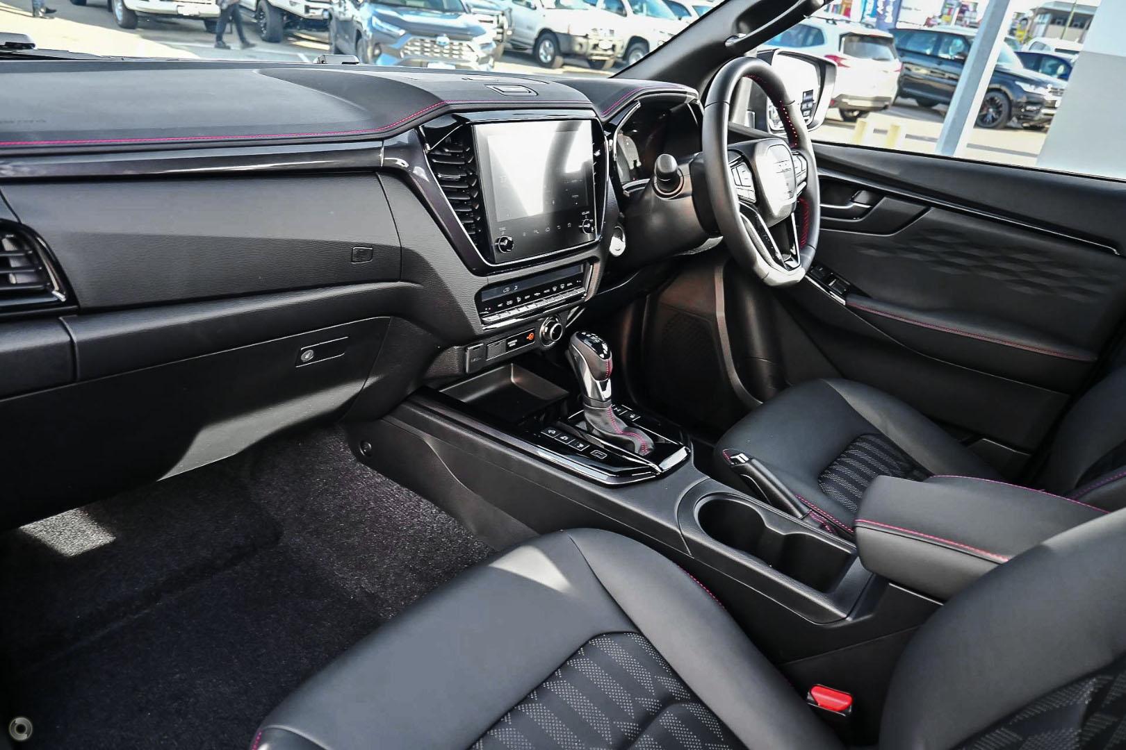 2025 Isuzu D-MAX XTERRAIN — photo 6