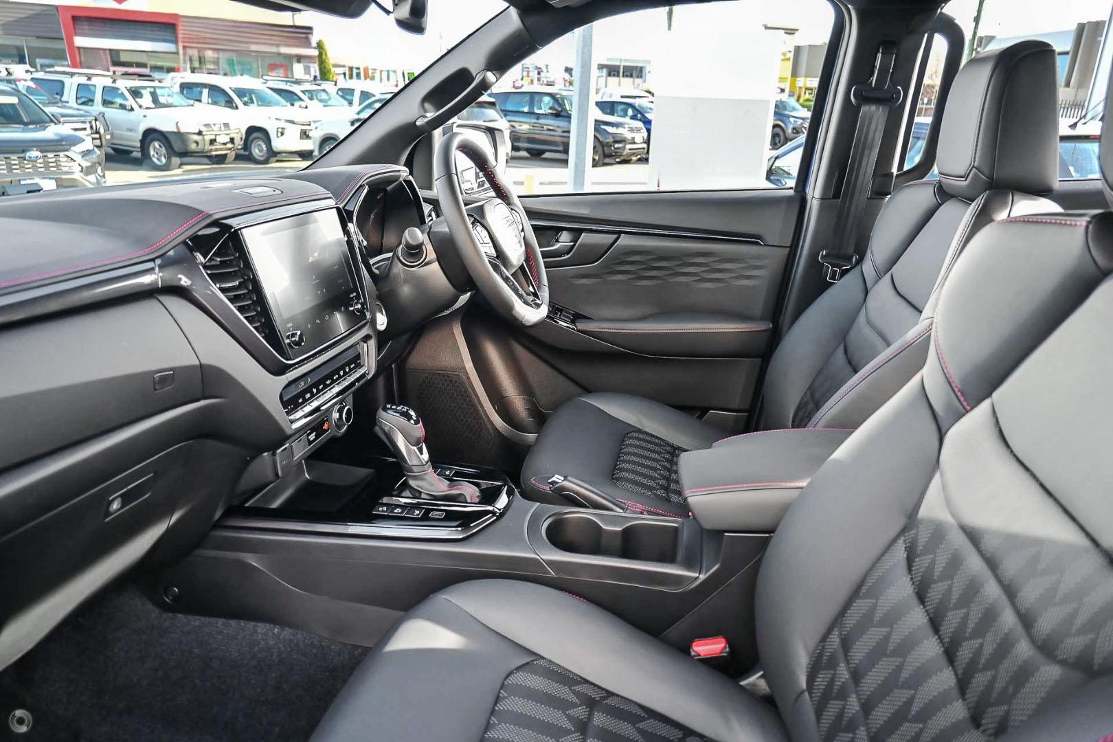 2025 Isuzu D-MAX XTERRAIN — photo 8